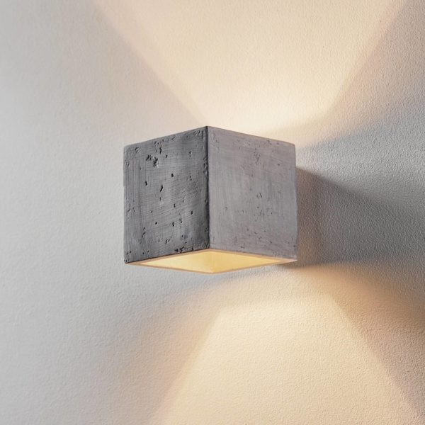 SOLLUX LIGHTING Applique murale Ara comme cube en béton SOLLUX LIGHTING