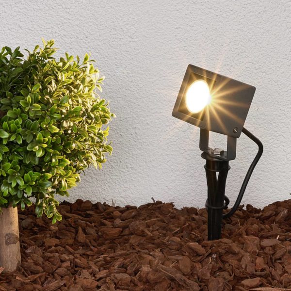 Lucande Lampe sur piquet Jiada avec LED LUCANDE